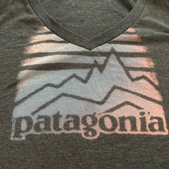 Patagonia Women's Gray V-Neck Top - Picture 2 of 4